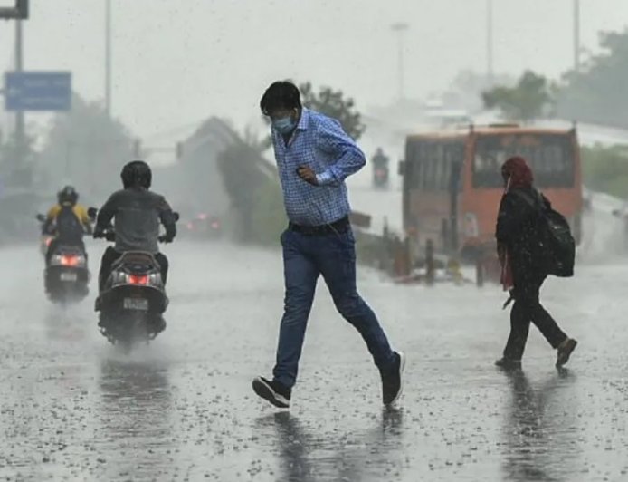 दिल्ली-एनसीआर में बदला मौसम का मिजाज: बादलों के डेरे के साथ बारिश और ठंडी हवाओं की दस्तक, IMD ने जारी किया ऑरेंज अलर्ट