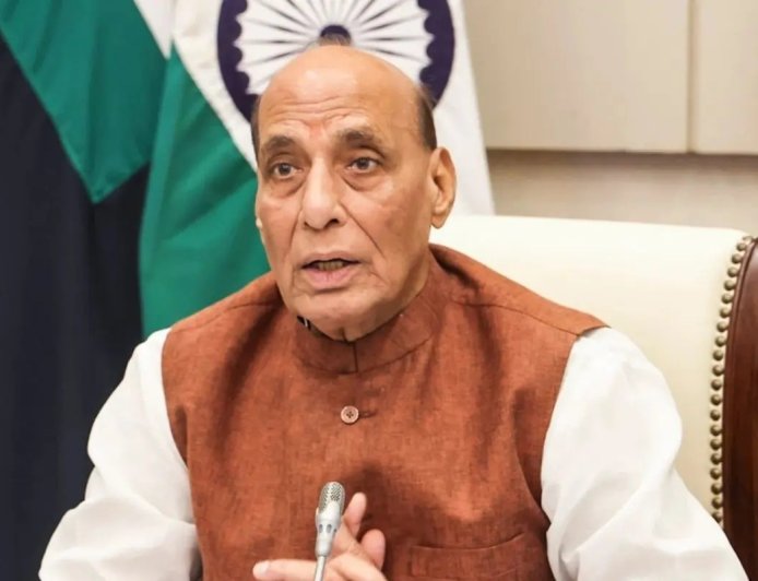विपक्ष पर बरसे राजनाथ सिंह, बोले- बांग्लादेश की तर्ज पर देश में रिजीम चेंज की रची जा रही साजिश