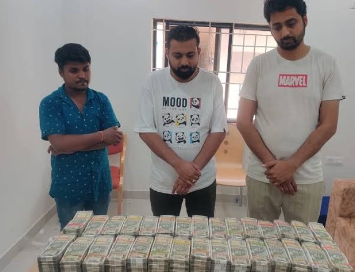 Major Cash Seizure In Durg - खुर्सीपार पुलिस की बड़ी कार्रवाई, पिकअप के गुप्त चेंबर से ₹4 करोड़ की बेहिसाब नकदी बरामद